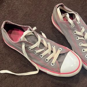 Converse womens size 9 double tongue    good condition grey with pink stitching